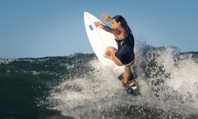 JO Tokyo 2020 - Surf : Pauline Ado et Johanne Defay imitent Florès et Bourez