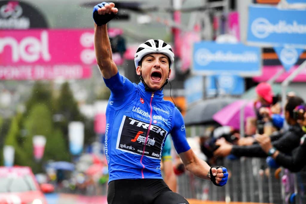 Giulio Ciccone, vainqueur de la 16ème étape du Giro 2019, maillot bleu sur les épaules
