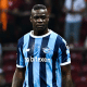 Mario Balotelli marque un but complètement fou
