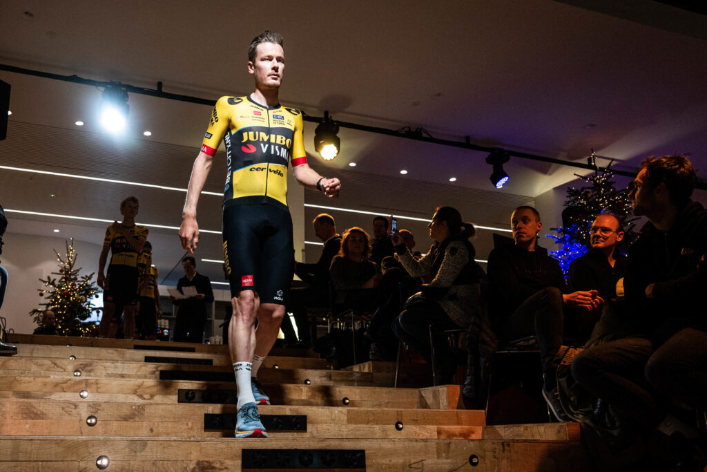 Dylan van Baarle avec le maillot de la Jumbo-Visma
