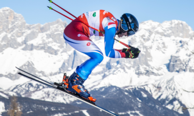 Skicross Youri Duplessis-Kergomard monte sur la boîte à Craigleith