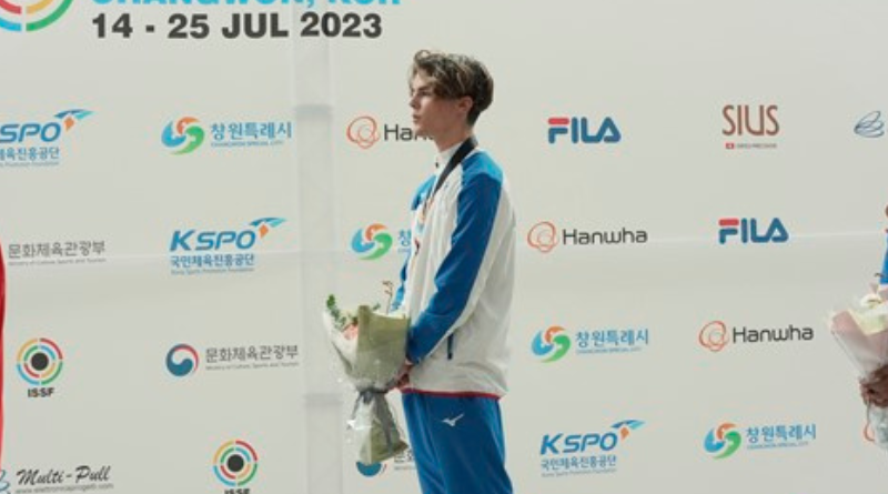 Tir Le doublé pour Romain Aufrère, sacré champion du monde juniors à la carabine 50 mètres