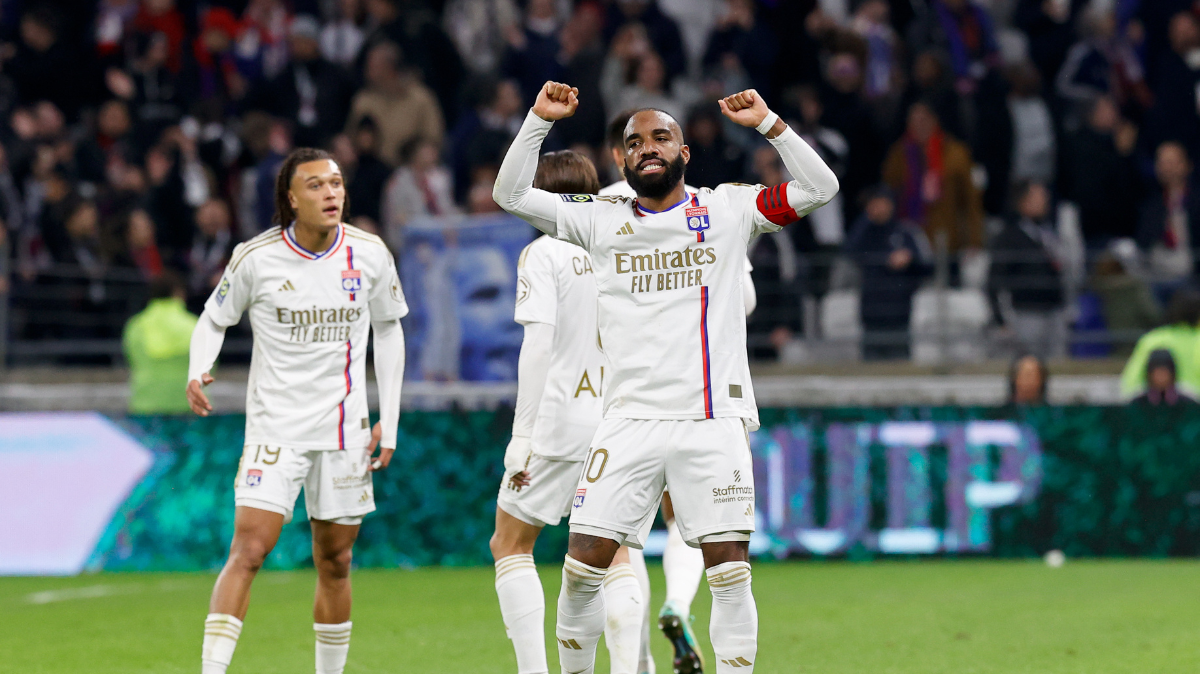 Ligue 1 (J15) Porté par Lacazette, l'OL signe son premier succès à domicile face à Toulouse