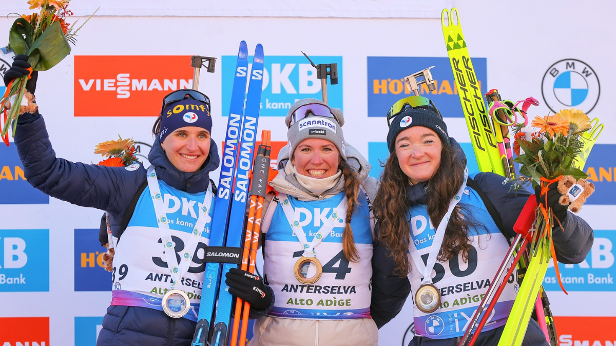 Antholz-Anterselva Julia Simon et Lou Jeanmonnot sur le podium de l'individuel court