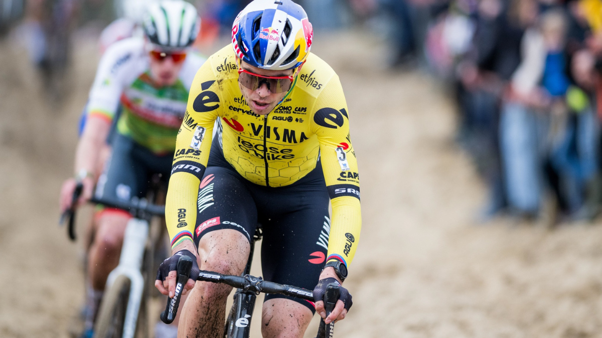 Coupe du monde de cyclo-cross Victoire de Wout Van Aert à Benidorm, van der Poel seulement 5e