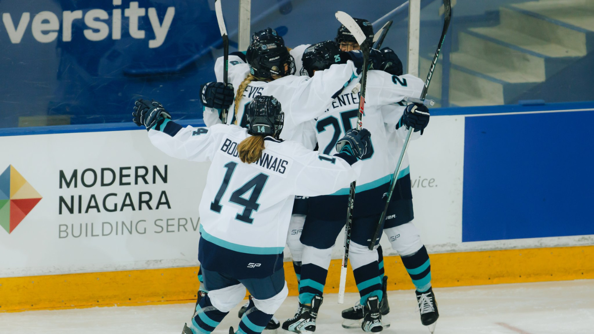 Hockey sur glace : Chloé Aurard brille et New York remporte le premier match de l'histoire de la PWHL