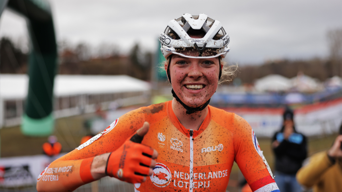 Mondiaux de Cyclo-cross 2024 Fem van Empel conserve son titre mondial (1)