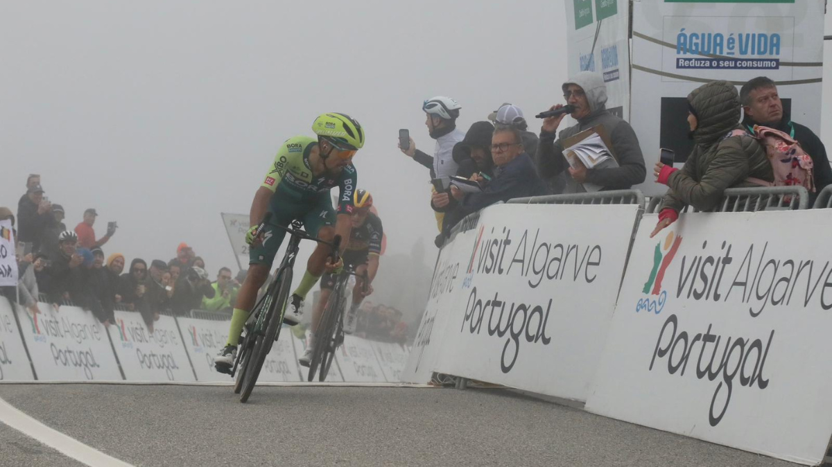 Tour d'Algarve 2024 Daniel Felipe Martinez frustre Remco Evenepoel sur la 2e étape (1)
