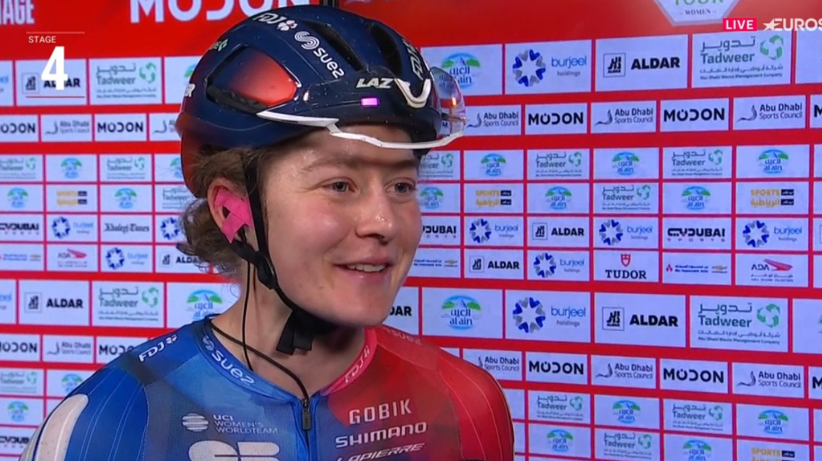 UAE Tour féminin 2024 Amber Kraak décroche la dernière étape en solitaire, Lotte Kopecky sacrée