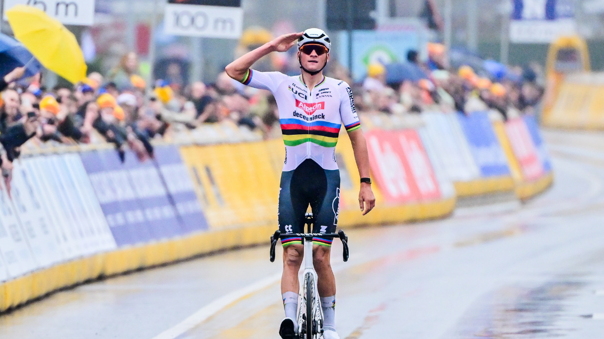 GP E3 Saxo Classic 2024 Mathieu van der Poel en démonstration (1)