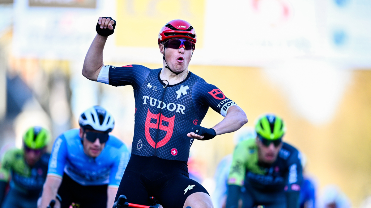 Paris-Nice 2024 Arvid De Kleijn remporte au sprint la 2e étape, Laurence Pithie prend le jaune
