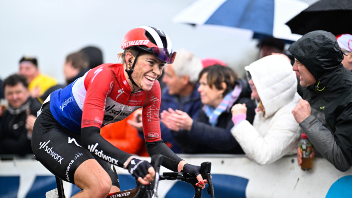 Vuelta féminine 2024 : Demi Vollering fait coup double sur la 5e étape