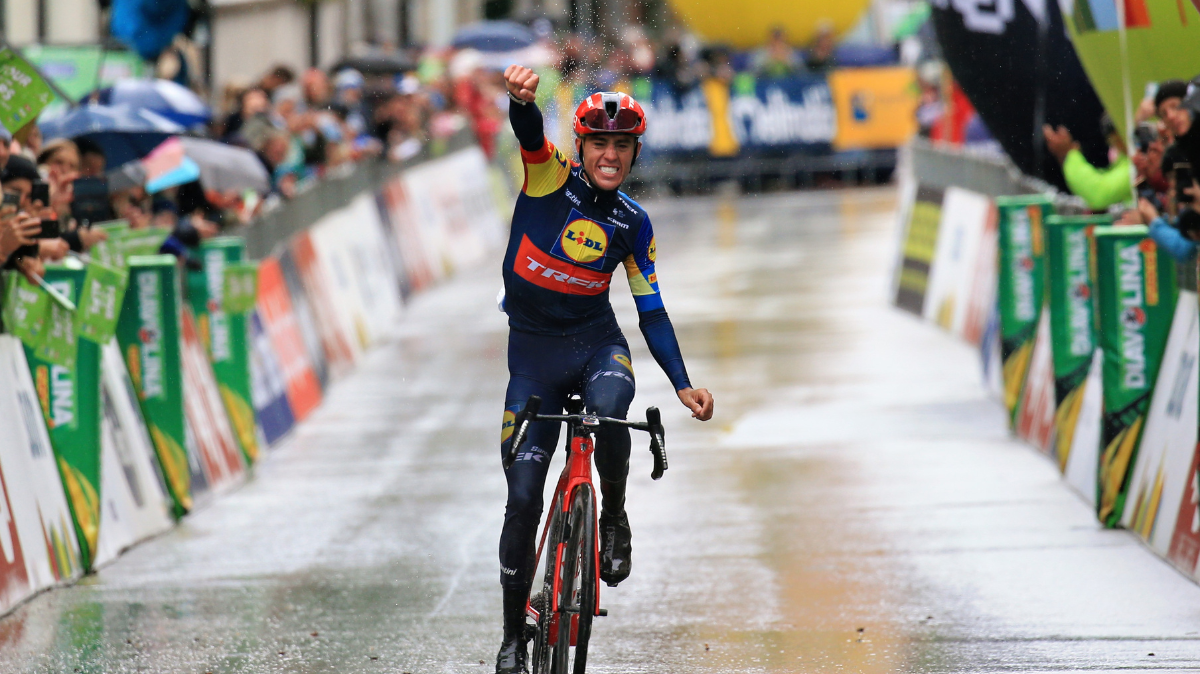 Tour des Alpes 2024 Coup double pour Juan Pedro Lopez sur la 3ème étape (1)