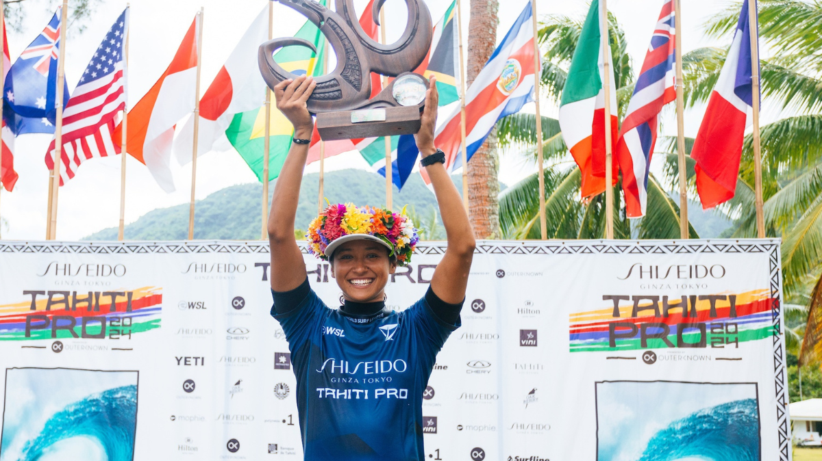 Surf Vahiné Fierro remporte une victoire historique au Tahiti Pro