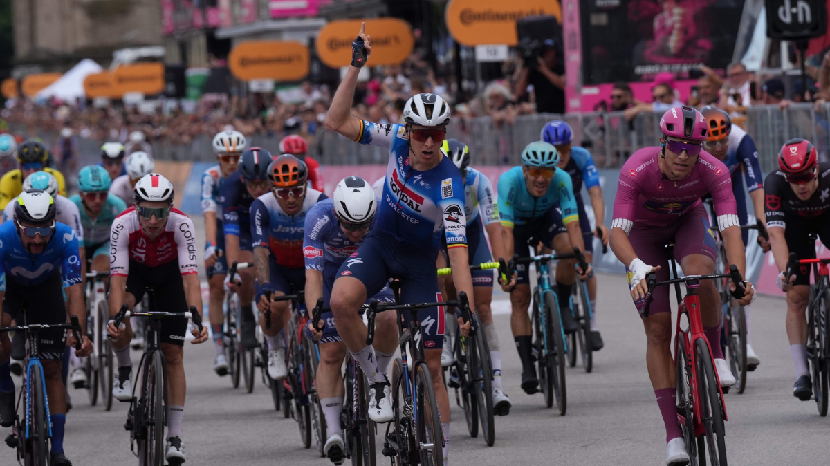 Tour d'Italie 2024 Tim Merlier s'adjuge la 18ème étape (1)