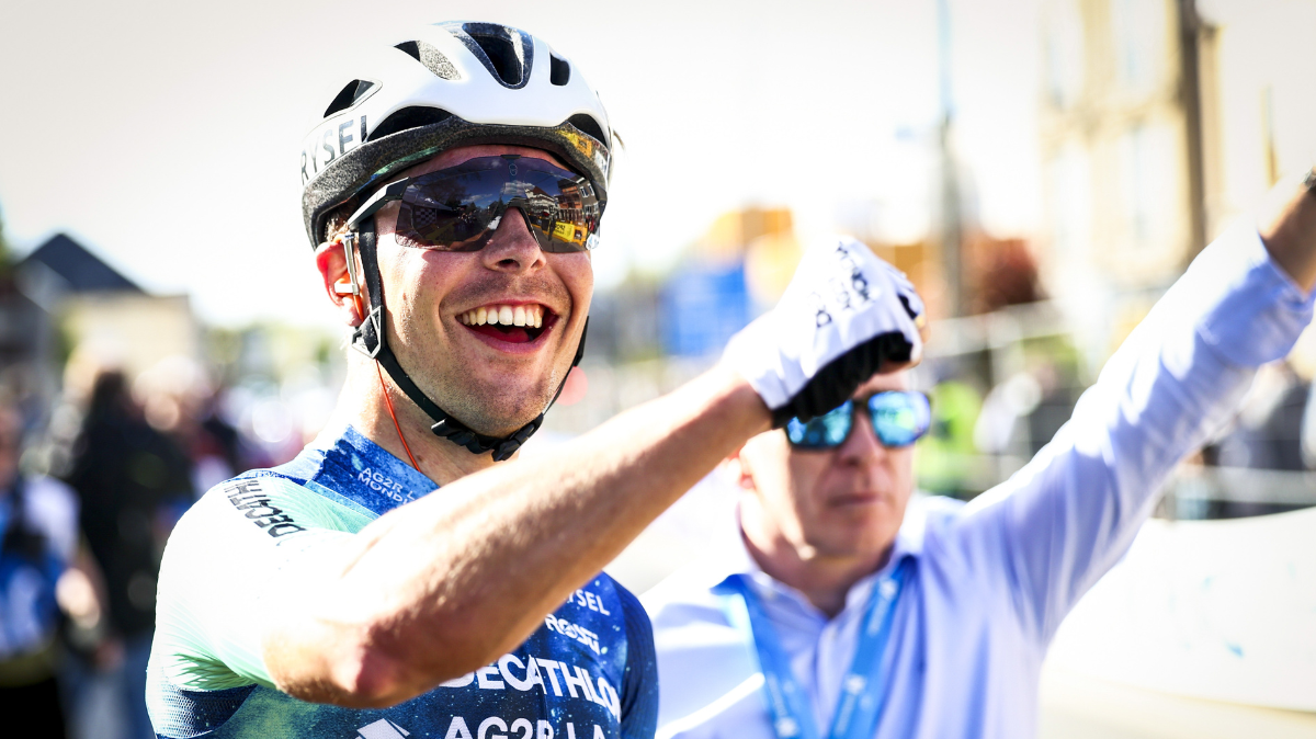 Tour du Finistère 2024 Benoit Cosnefroy enchaîne !