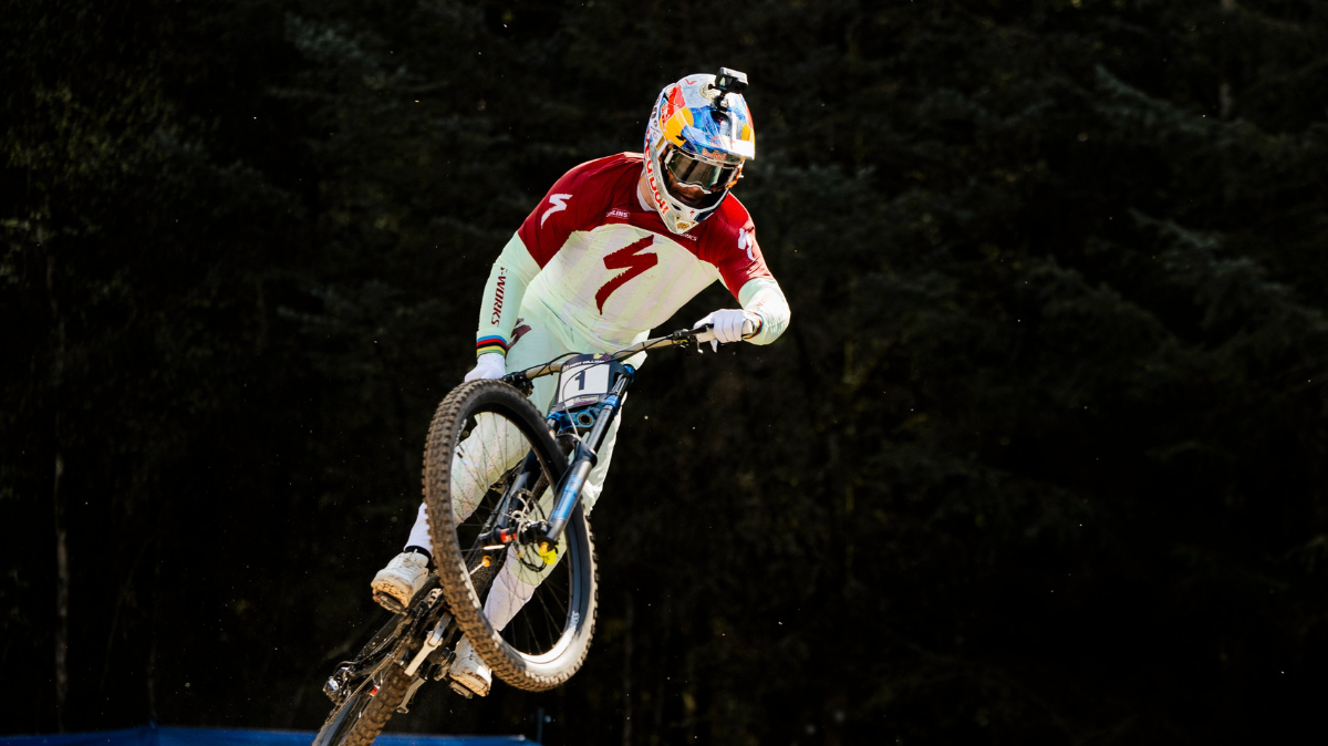 VTT Descente Loïc Bruni rafle la première manche de la Coupe du monde