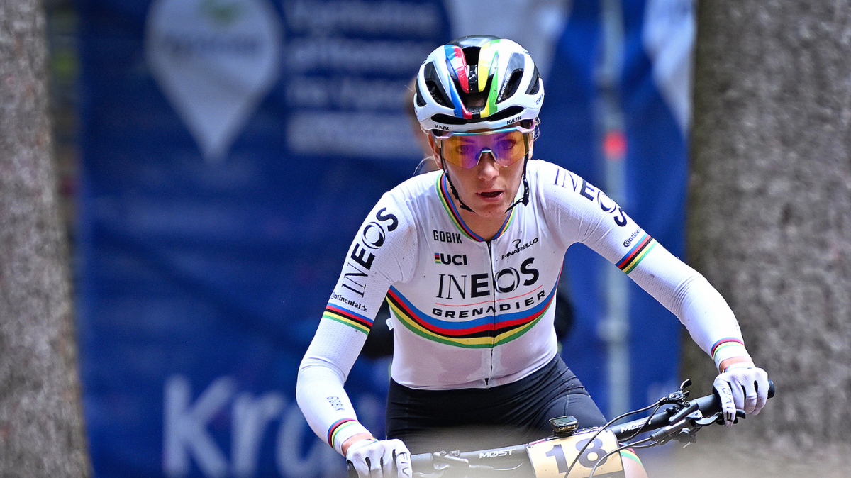 VTT Val di Sole Puck Pieterse bat Pauline Ferrand Ferrand-Prévot sur le XCC