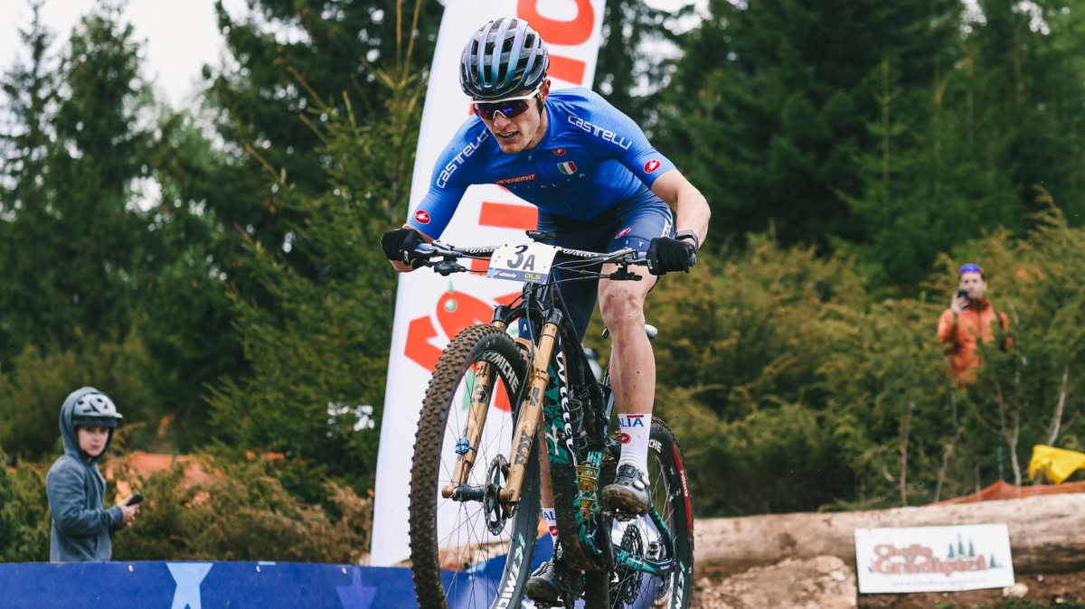 VTT XCO Simone Avondetto sacré dans des conditions affreuses, les Bleus au pied du podium