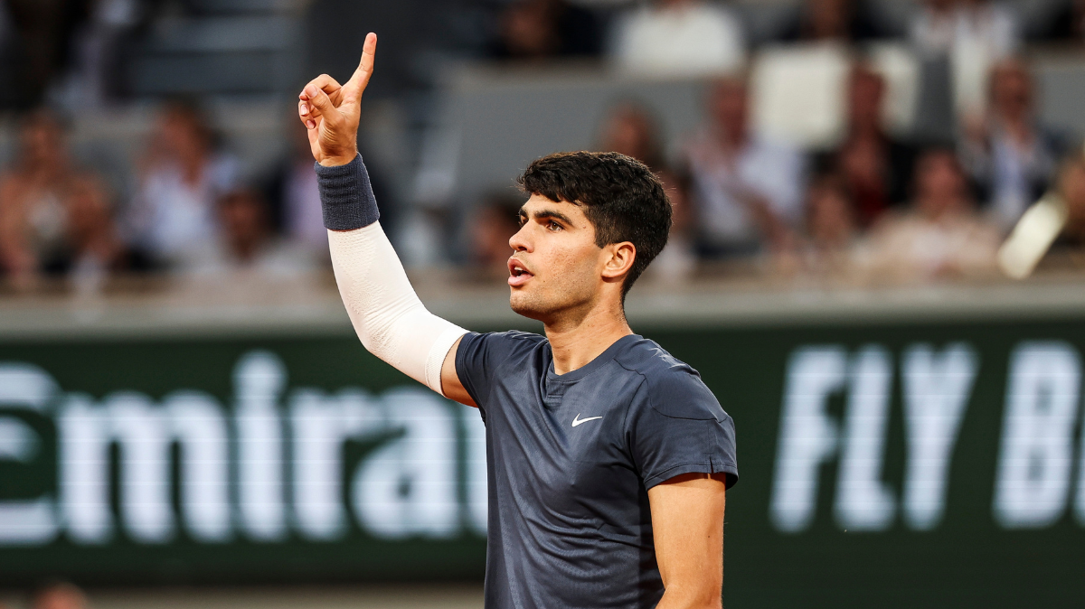 Roland-Garros 2024 : Carlos Alcaraz écarte Stefanos Tsitsipas et rejoint le dernier carré