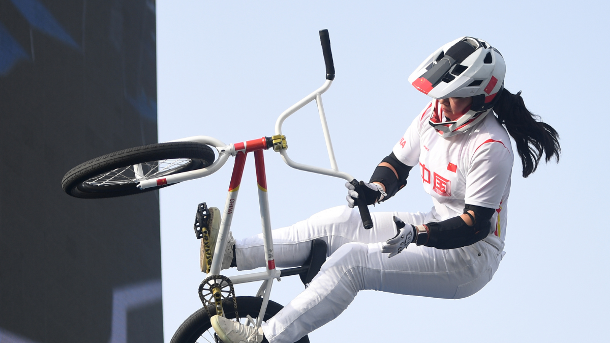 BMX Freestyle JO 2024 Le titre olympique pour Yawen Deng