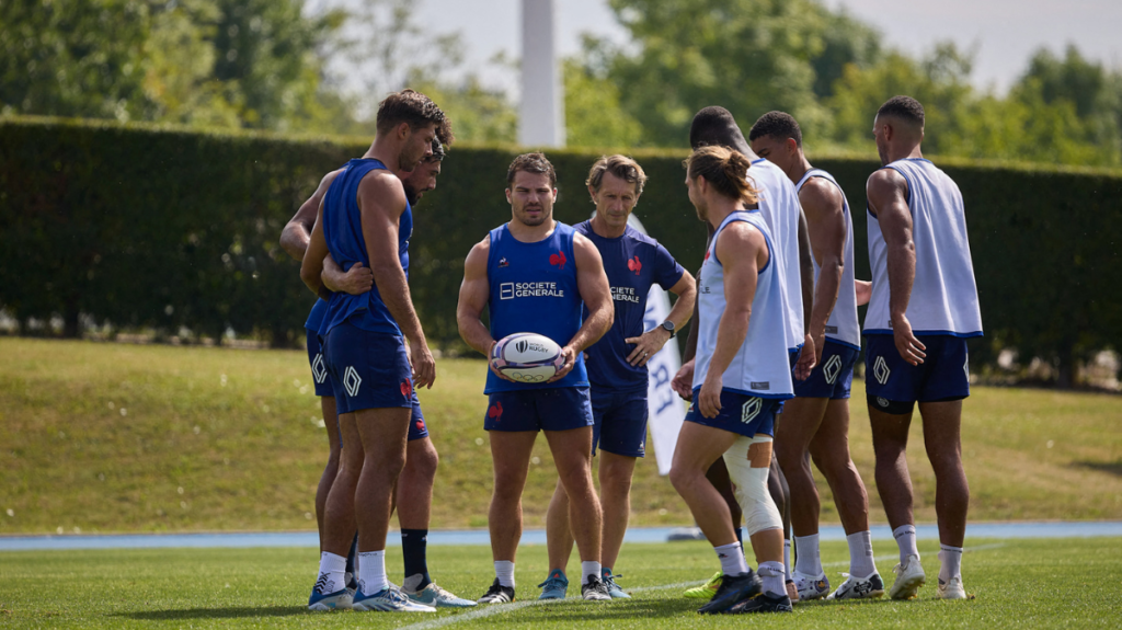 L'équipe de France masculine de rugby à 7 autour d'Antoine Dupont