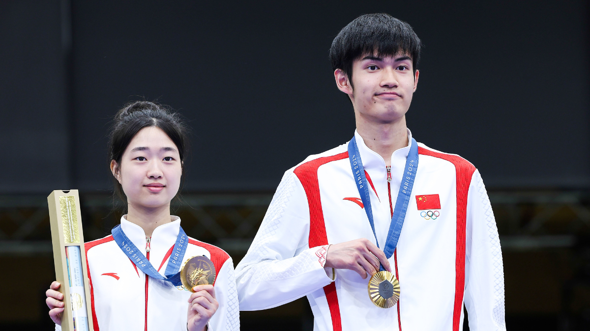 Tir JO 2024 La première médaille d'or pour les Chinois Hang et Sheng en carabine 10 m mixte