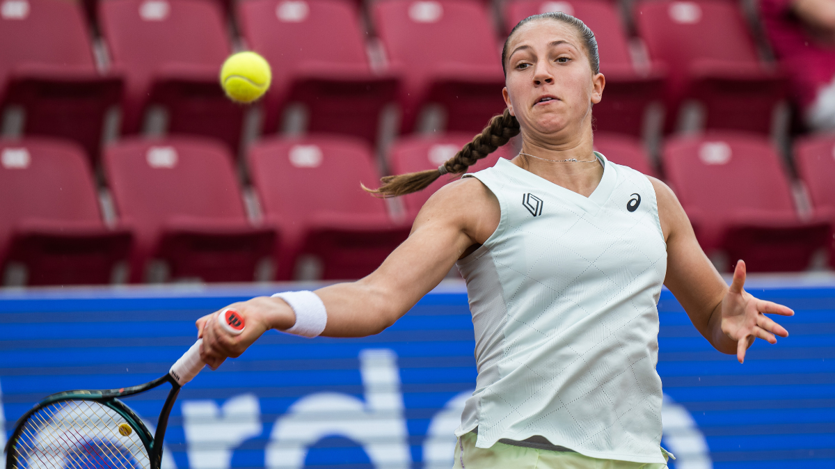 WTA Palerme Diane Parry essore Chloé Paquet et rejoint les demi-finales