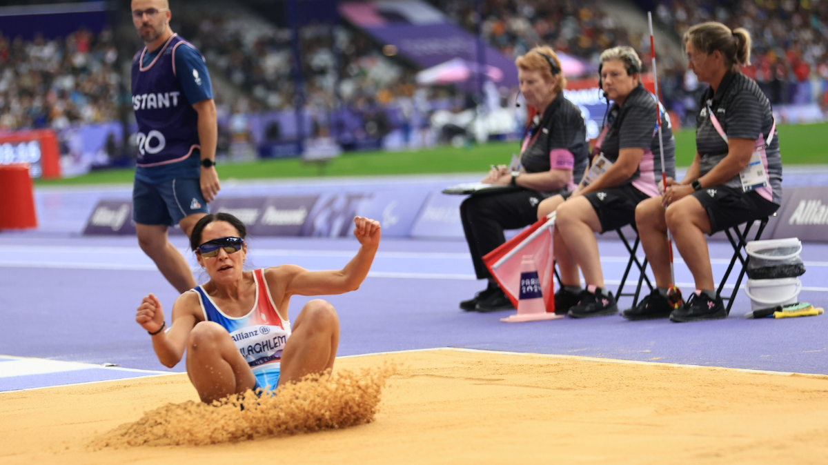 Athlétisme Jeux Paralympiques 2024 Delya Boulaghlem 5ème de la longueur T11, Mirzayorova explose le record paralympique