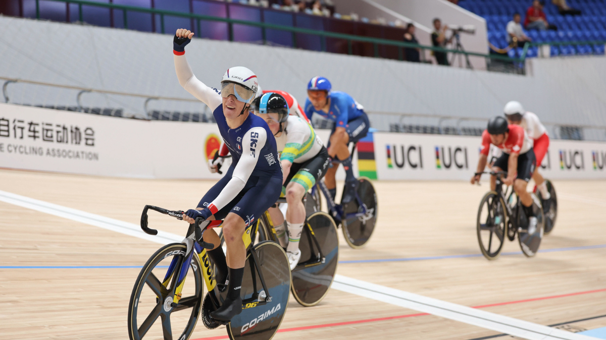 Piste Mondiaux juniors Lucas Menanteau en or sur le Scratch, les poursuites en argent