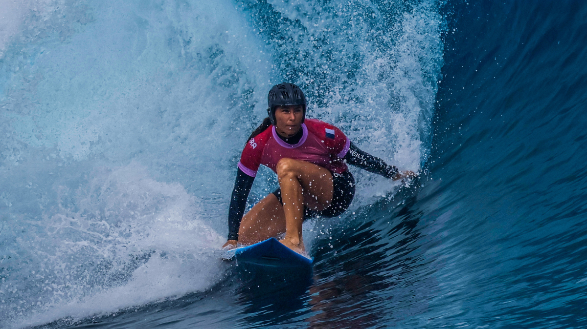 Surf JO 2024 Johanne Defay se défait de Vahiné Fierro et rejoint les quarts de finale