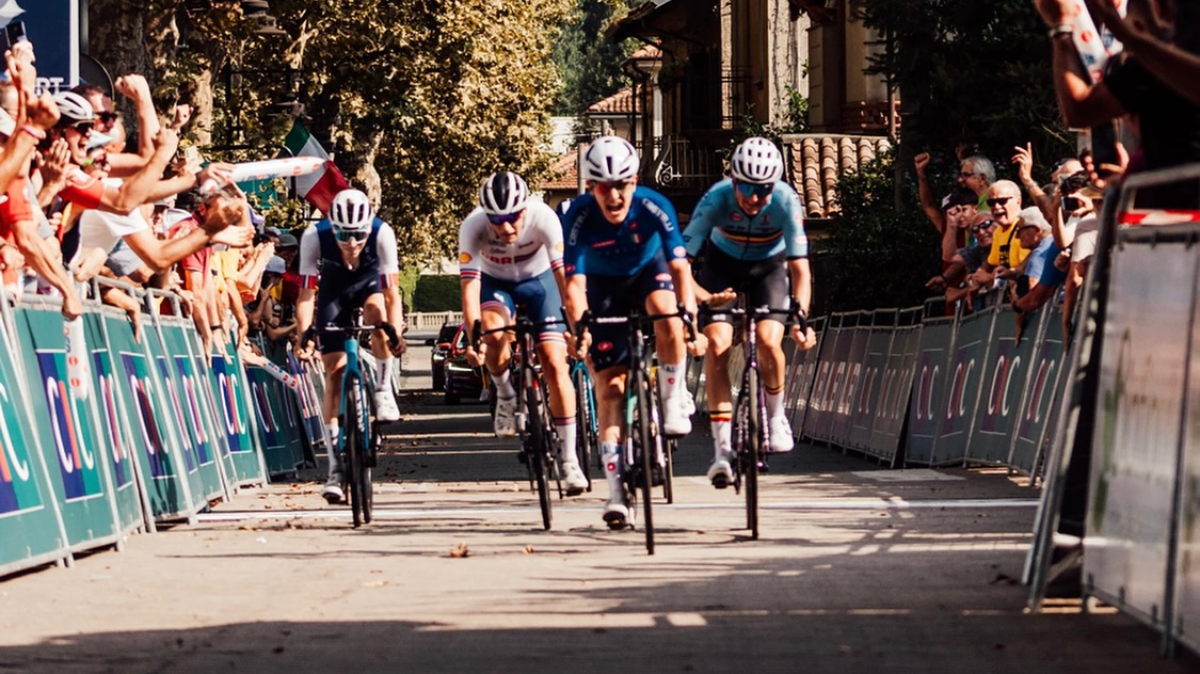 Tour de l'Avenir 2024 Florian Kajamini vainqueur de la 5ème étape, Blackmore en jaune (1)