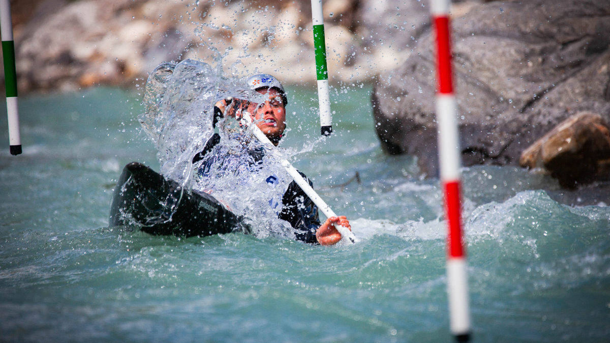 Canoë-kayak slalom Anatole Delassus monte sur le podium en kayak à Ivrea