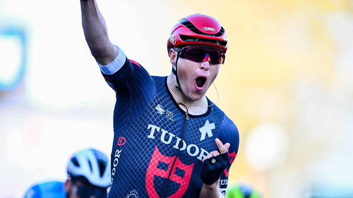 Grand Prix d'Isbergues 2024 Arvid de Kleijn lève les bras au sprint