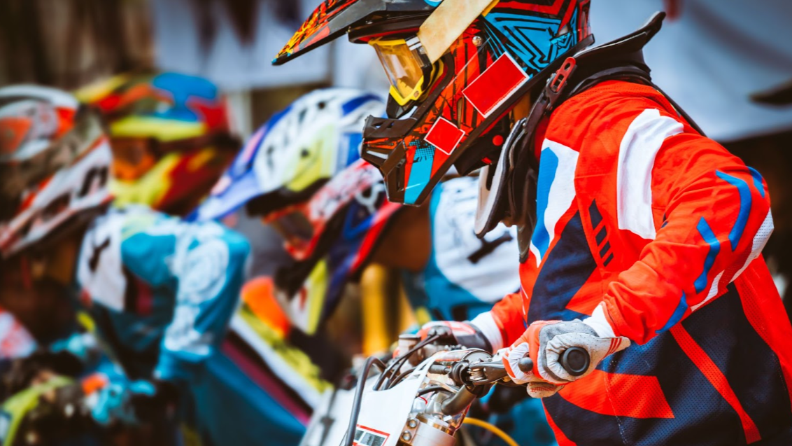 Quelles sont les caractéristiques des casques de moto cross