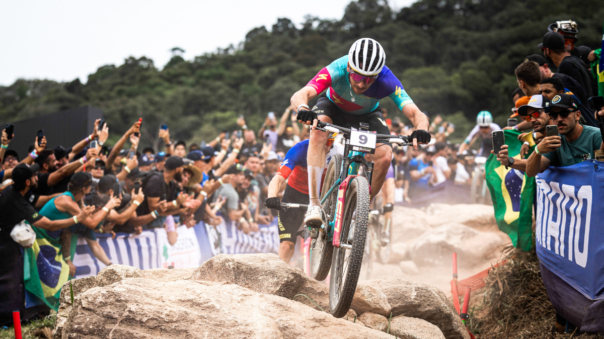 VTT Mont-Sainte-Anne Alan Hatherly triomphe sur la dernière course de la saison, Azzaro et Koretzky sur le podium