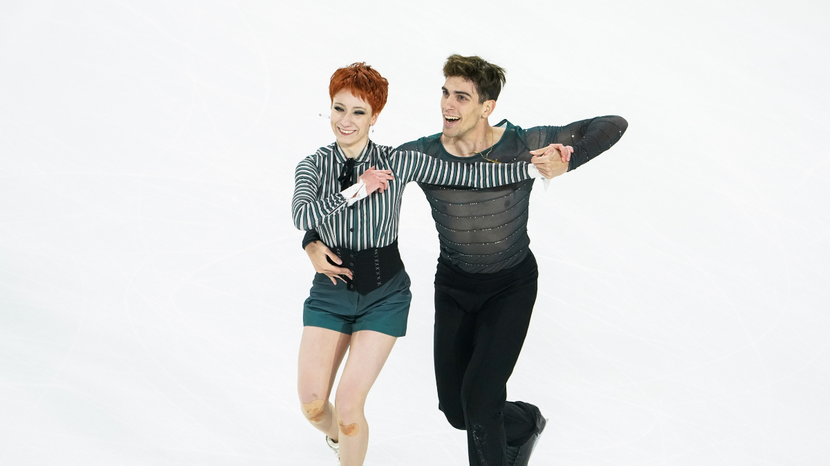 Patinage artistique Evgeniia Lopareva et Geoffrey Brissaud sur le podium du Skate Canada