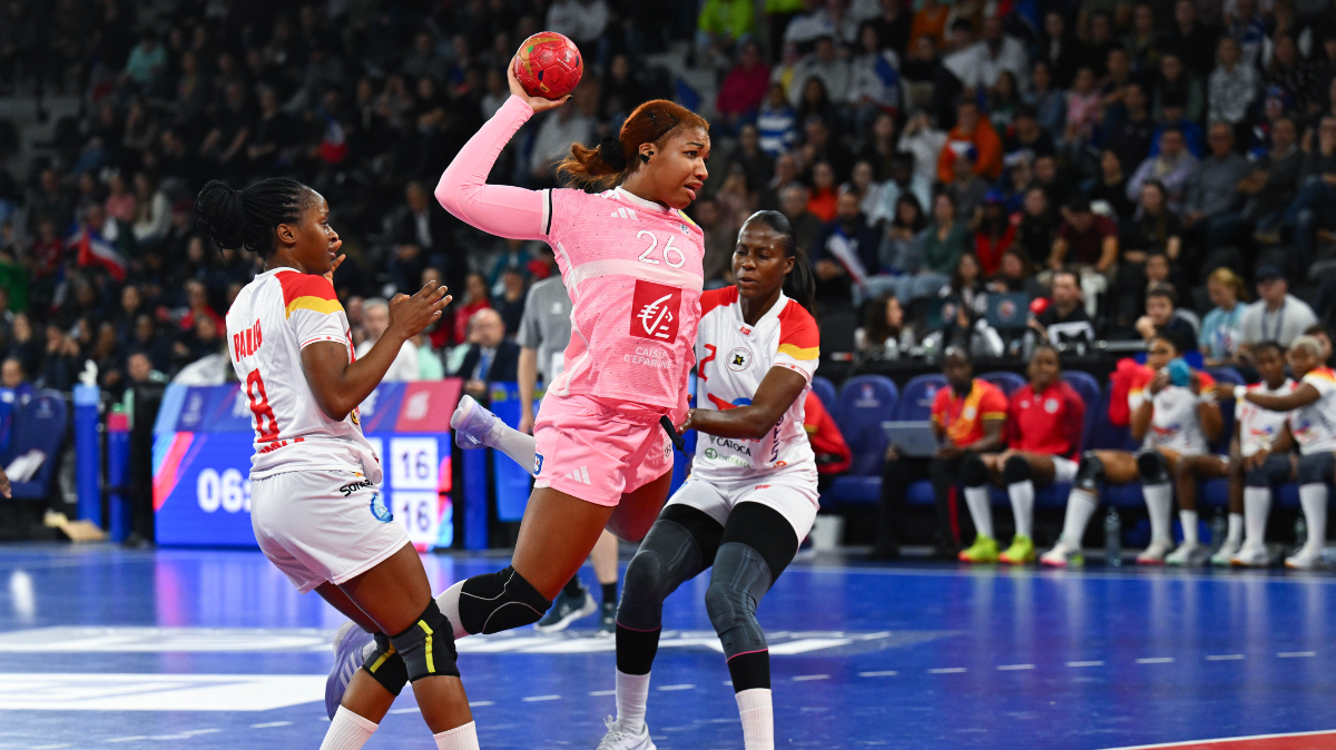 Handball Tournoi de France Sans rassurer, les Bleues s'imposent contre l'Angola