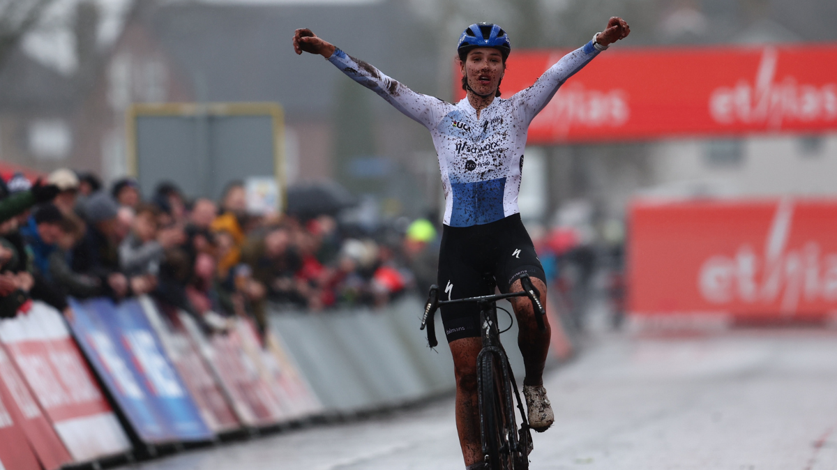 Cyclo-cross Hulst 2024 Marie Schreiber rafle un premier succès en Coupe du monde