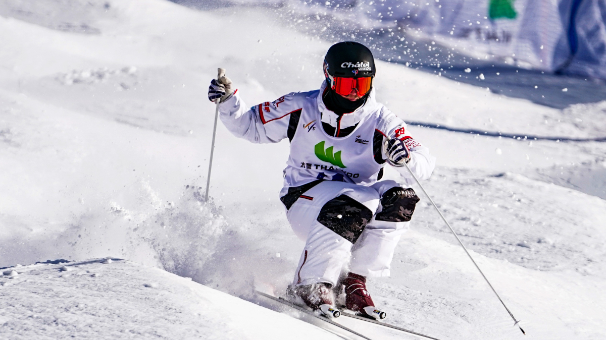 Ski de bosses Bakuriani Benjamin Cavet rate le doublé de peu, encore un podium pour Perrine Laffont