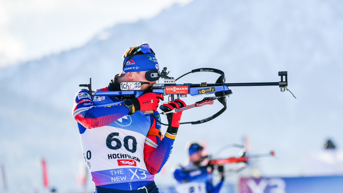 Sprint hommes Hochfilzen Fabien Claude sur le podium, la victoire pour Johannes Boe