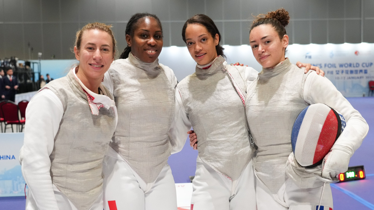 Coupe du monde d'escrime Les Bleues du fleuret ramènent le bronze par équipes de Hong Kong