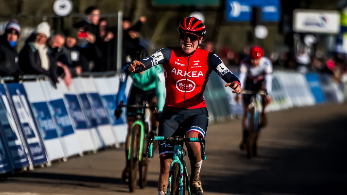 Cyclo-cross Championnats de France Amandine Fouquenet titrée chez les élites (1)