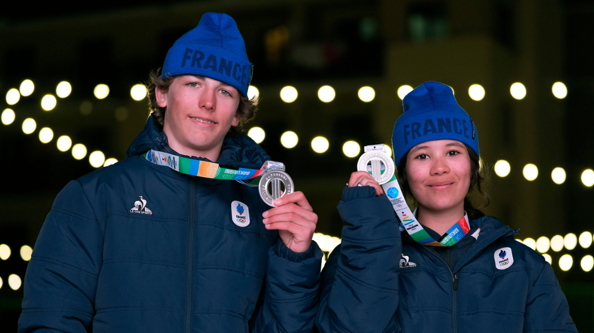 FOJE d'hiver 2025 Aono Pordie Okaniwa et Ugo Pirolli (snowboard) se parent d'argent en big air
