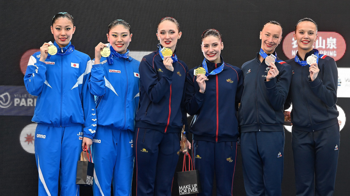 Natation artistique Anastasia Bayandina et Romane Lunel sur le podium en Coupe du monde à Paris