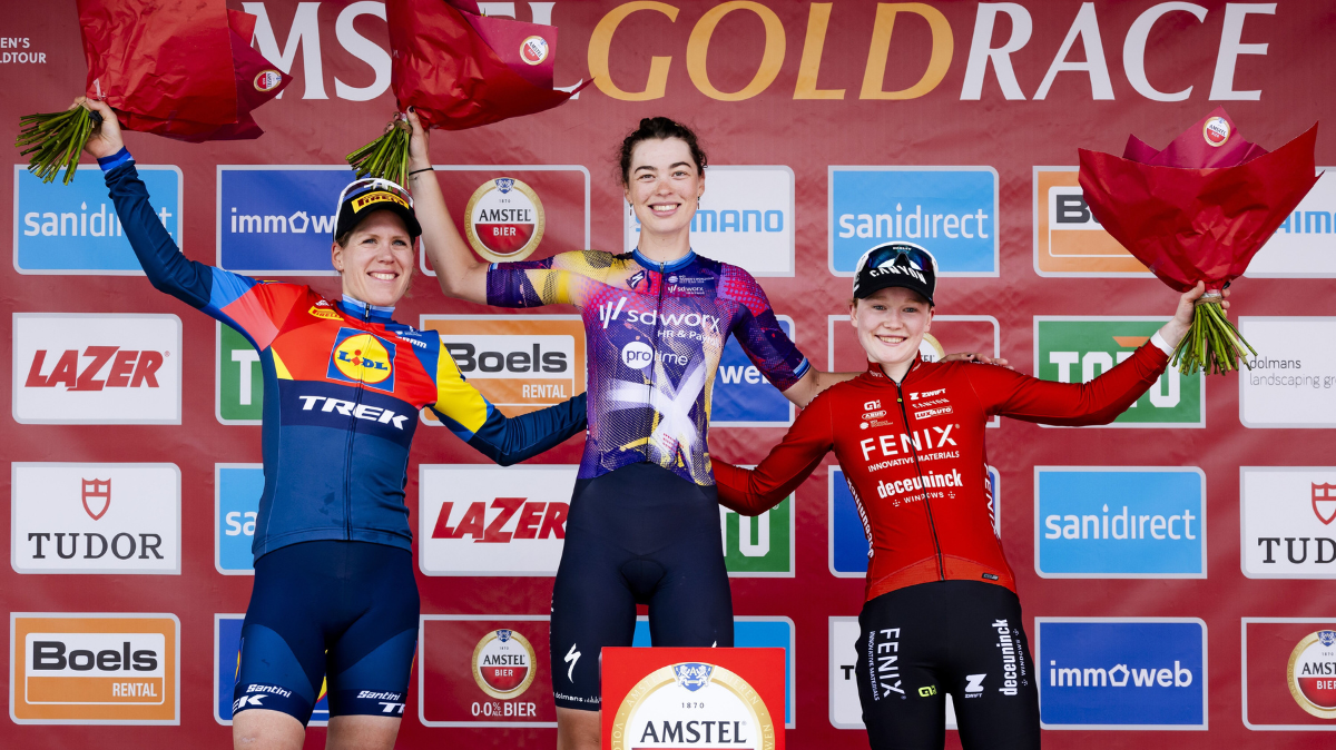 Amstel Gold Race Femmes 2025 Mischa Bredewold rafle la mise au bout d'une course dingue