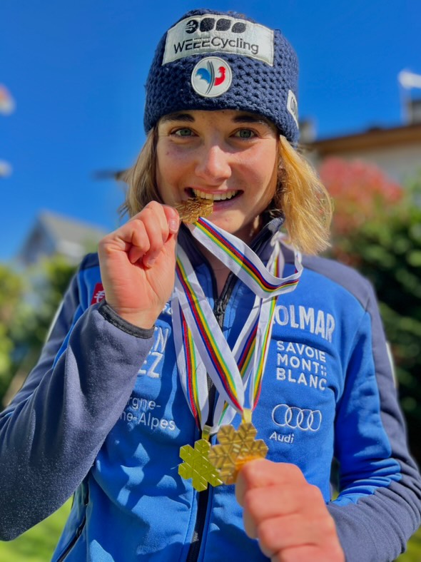 Augustine Carliez avec ses 3 médailles d'or, à Bardonecchia