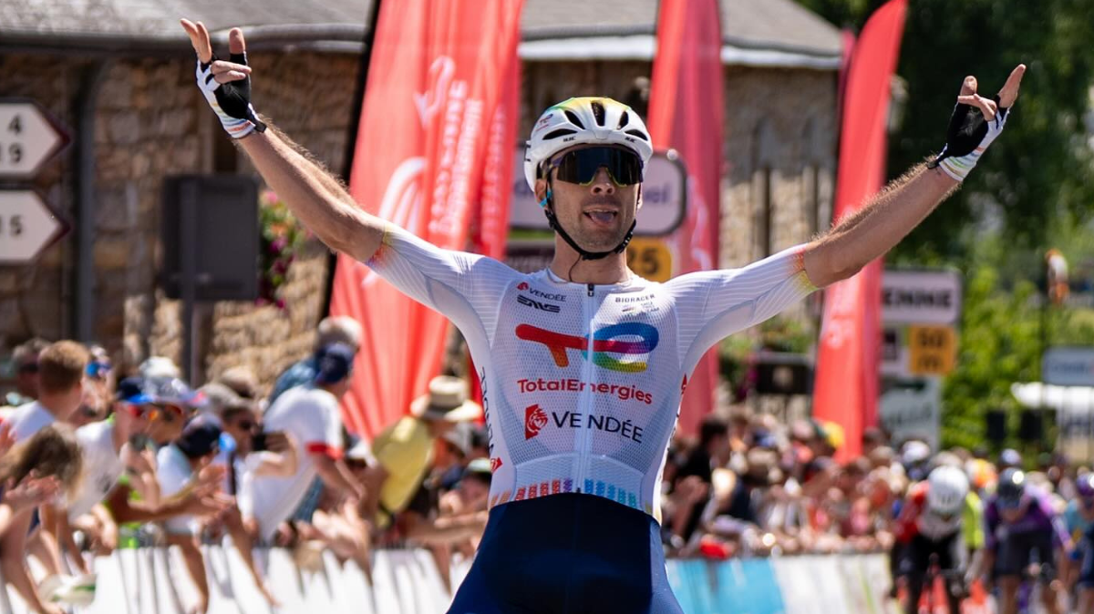 Boucles de la Mayenne 2025 Pierre Latour piège les sprinteurs sur la 1ère étape
