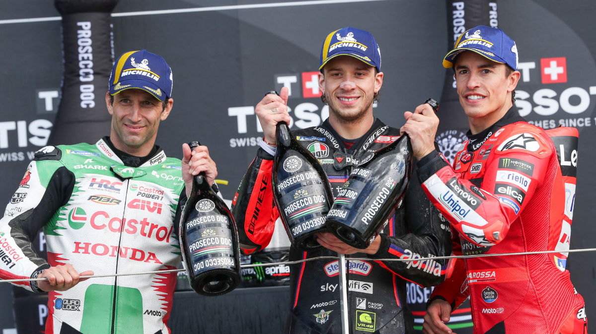 MotoGP Grande-Bretagne 2025 Marco Bezzecchi victorieux devant Zarco, Quartararo malheureux (1)