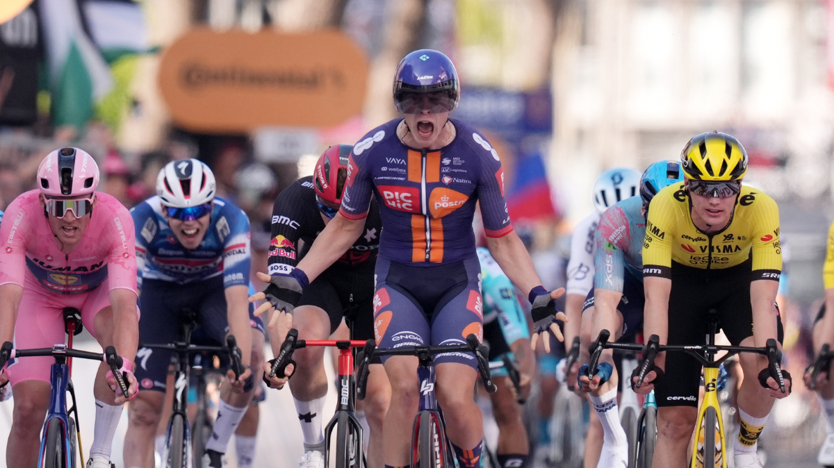 Tour d'Italie 2025 Casper van Uden remporte la 4ème étape au sprint (1)